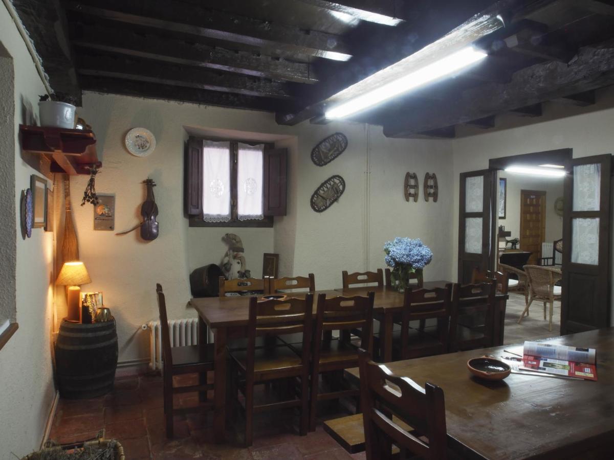 Casa De La Montana Albergue Turistico Avín Esterno foto