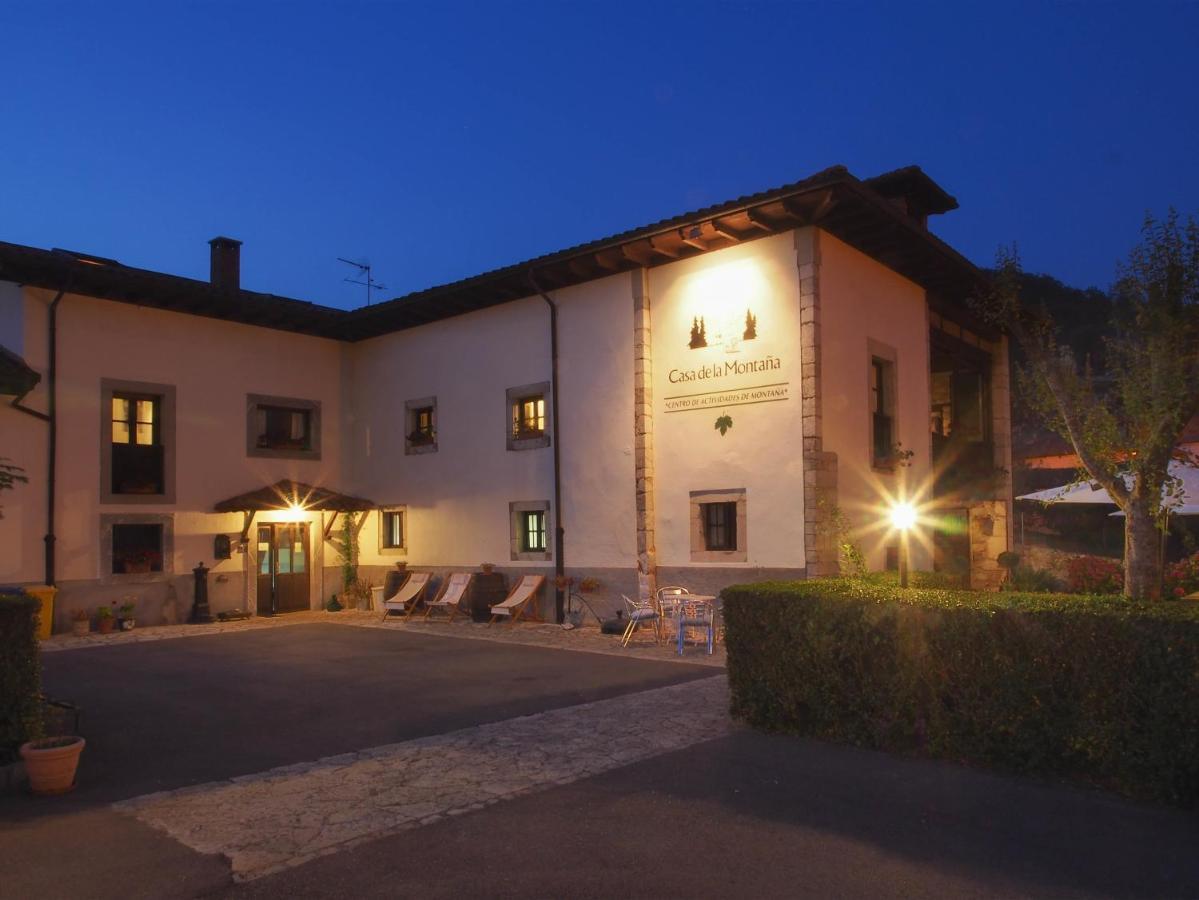 Casa De La Montana Albergue Turistico Avín Esterno foto