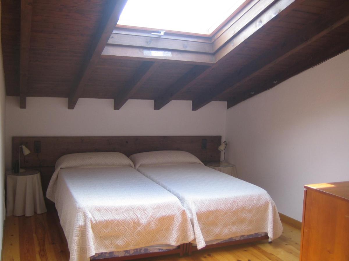 Casa De La Montana Albergue Turistico Avín Esterno foto